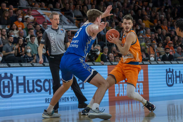 包括赋予年 包括赋予年