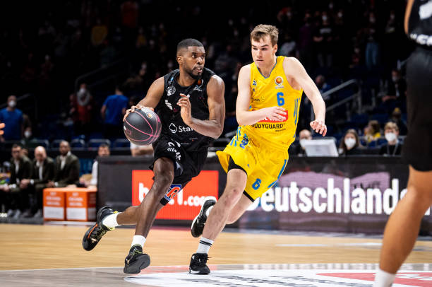 瞬间紧张起 瞬间紧张起